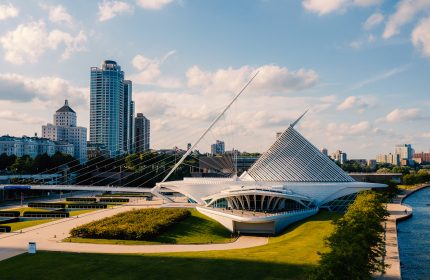 Milwaukee Art Museum, Lakefront and Partial View of Skyline