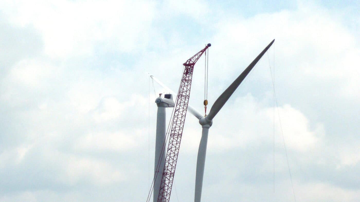 EDP Renewables - Harvest Ridge Wind Farm - Crane Lifts Turbine Blades during Installation